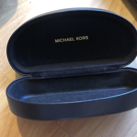 3/$30 Glasses case COPY - Picture 15 of 16